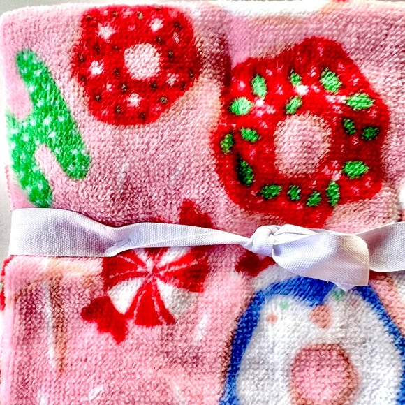 2 Christmas Doughnuts Pink Kitchen Towels Santa Gnome Polar Bear Penguin Candy - Picture 11 of 11